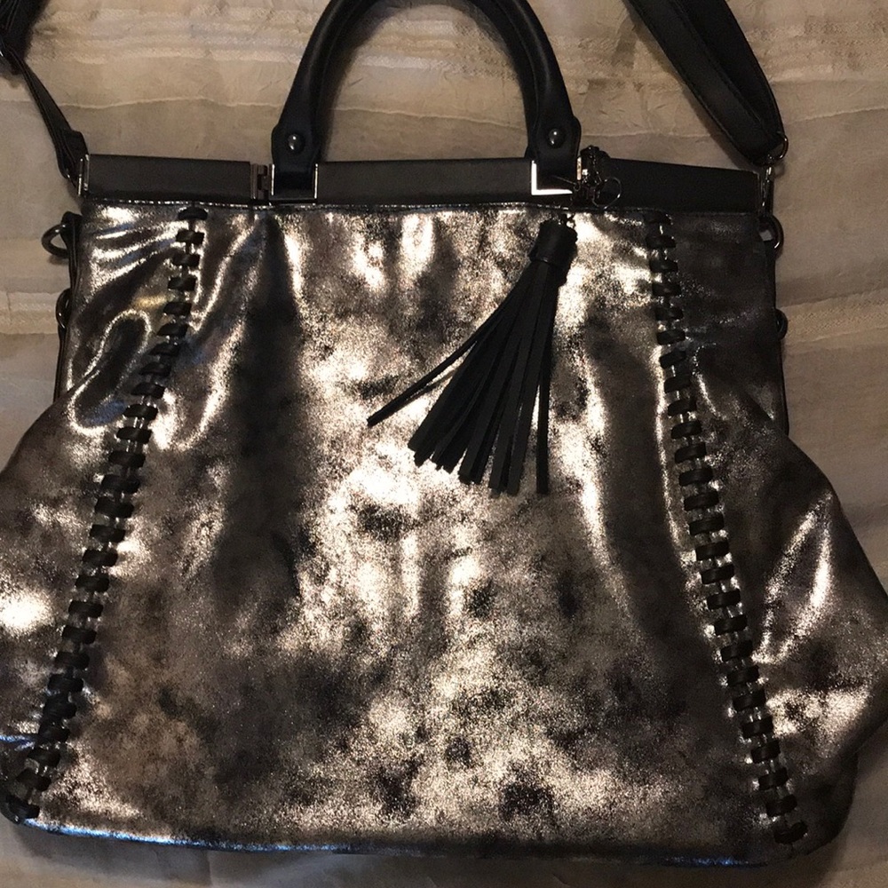 🔘Metallic Silver Black Tote🔘